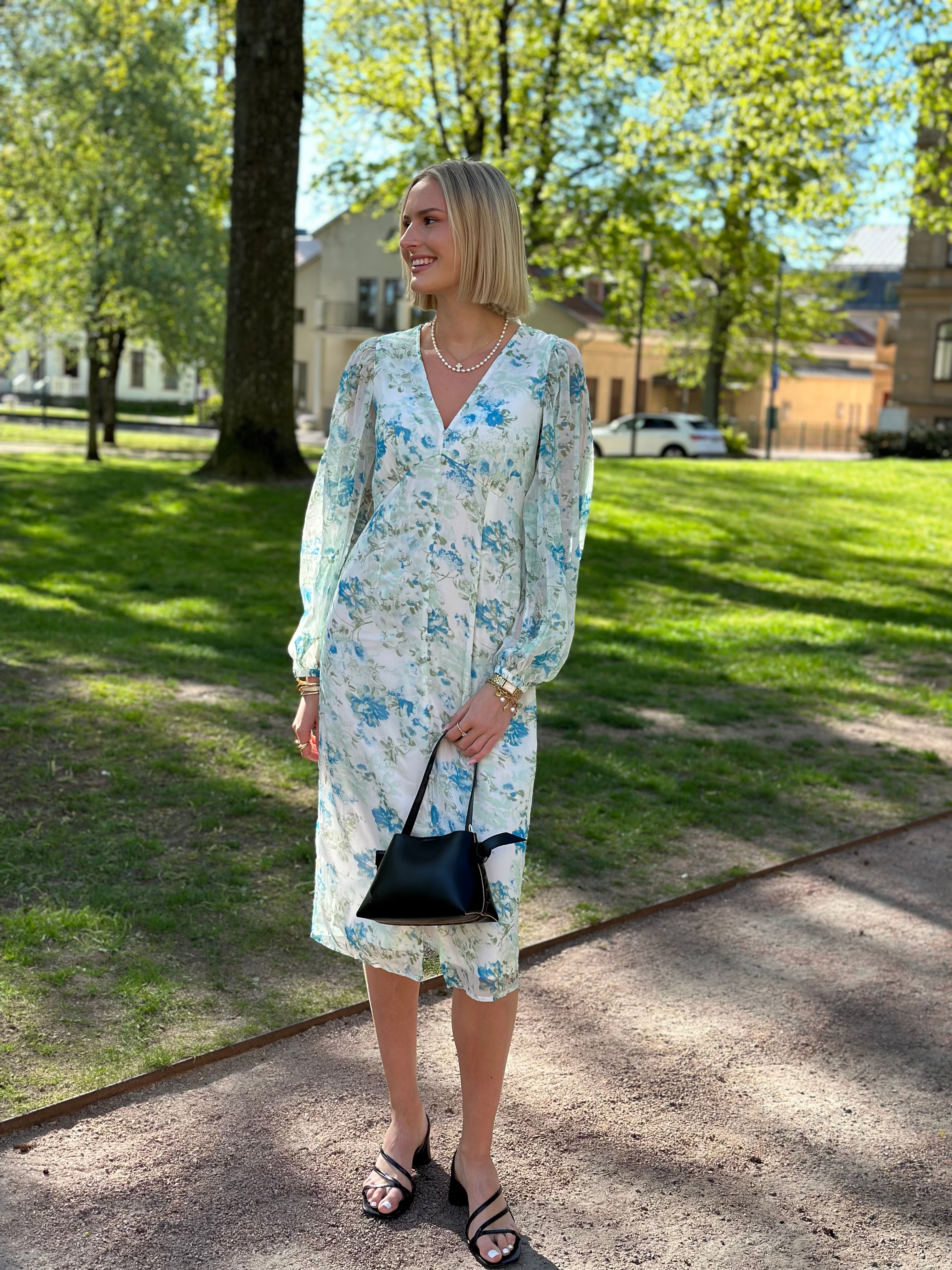 VEROMODA - SMILLA LS V-NECK CALF DRESS - SNOW WHITE/BLUE BRIT