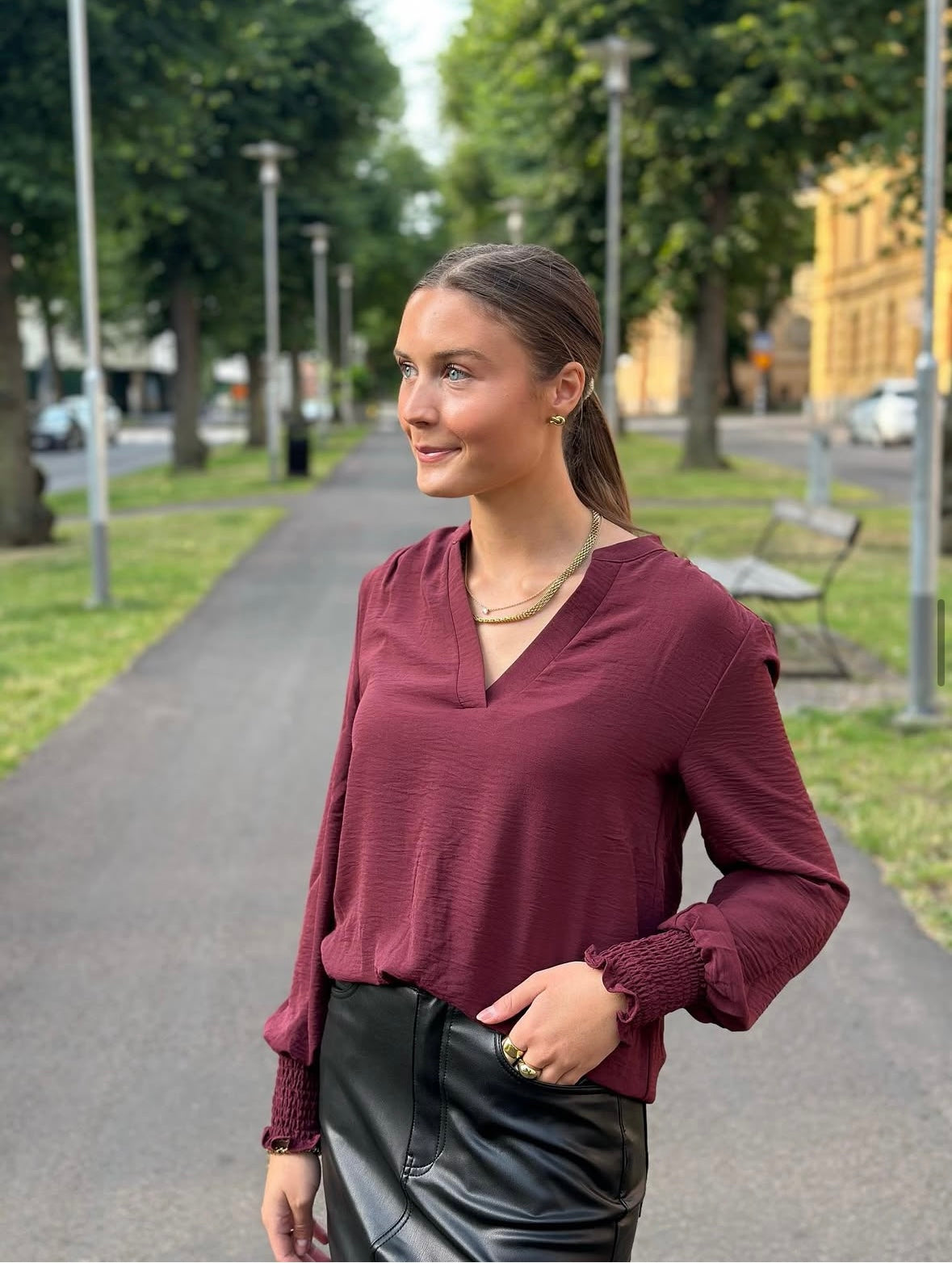 ONLY - METTE V-NECK LS SMOCK TOP - TAWNY PORT
