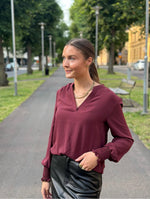 Ladda upp bild till gallerivisning, ONLY - METTE V-NECK LS SMOCK TOP - TAWNY PORT
