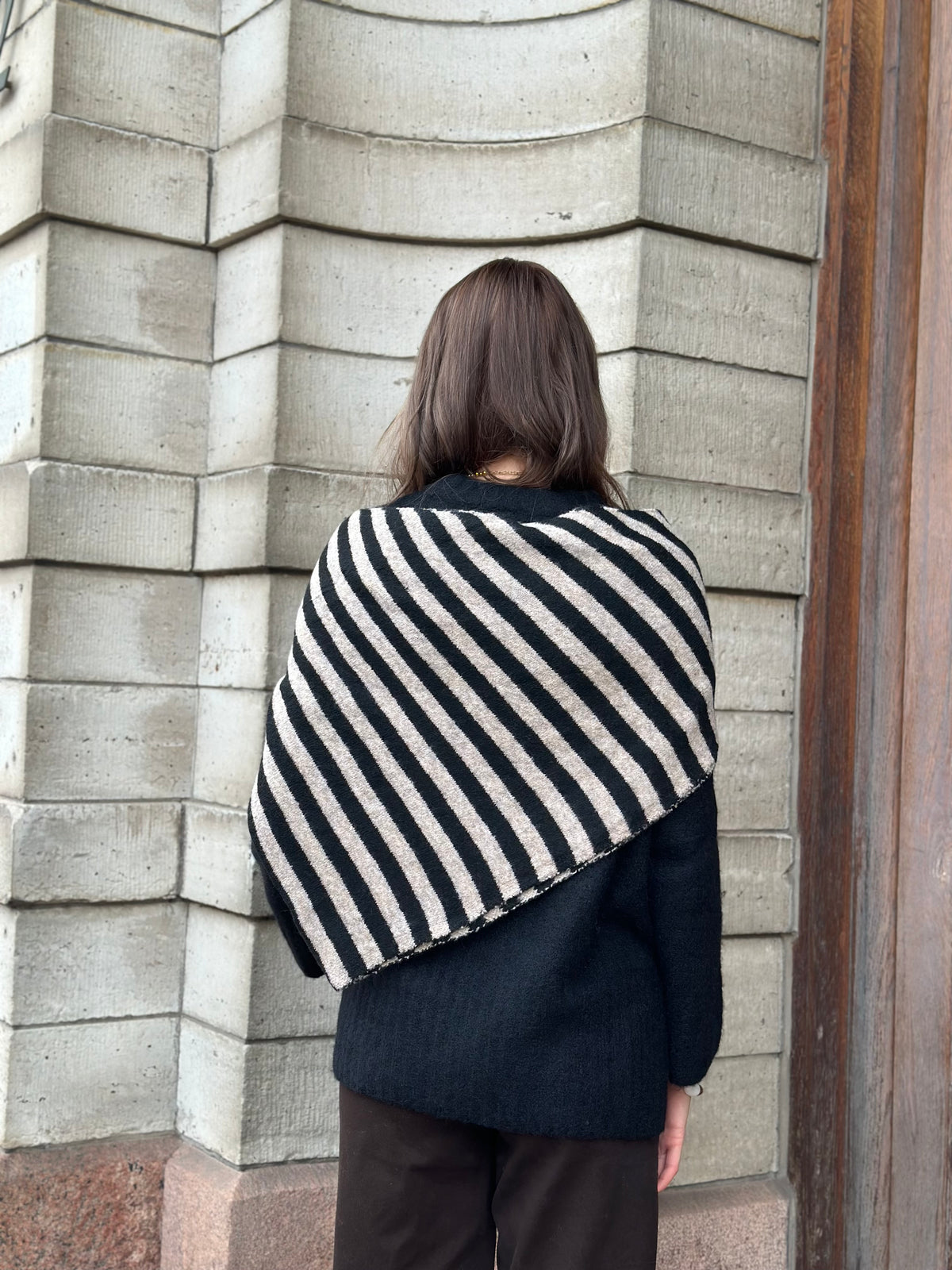 MARTA - KITTE SCARF - BLACK/ BEIGE STRIPE