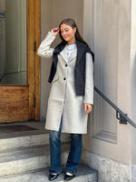 Ladda upp bild till gallerivisning, VEROMODA - FORTUNESARA LONG COAT - SILVER MINK/ MELANGE
