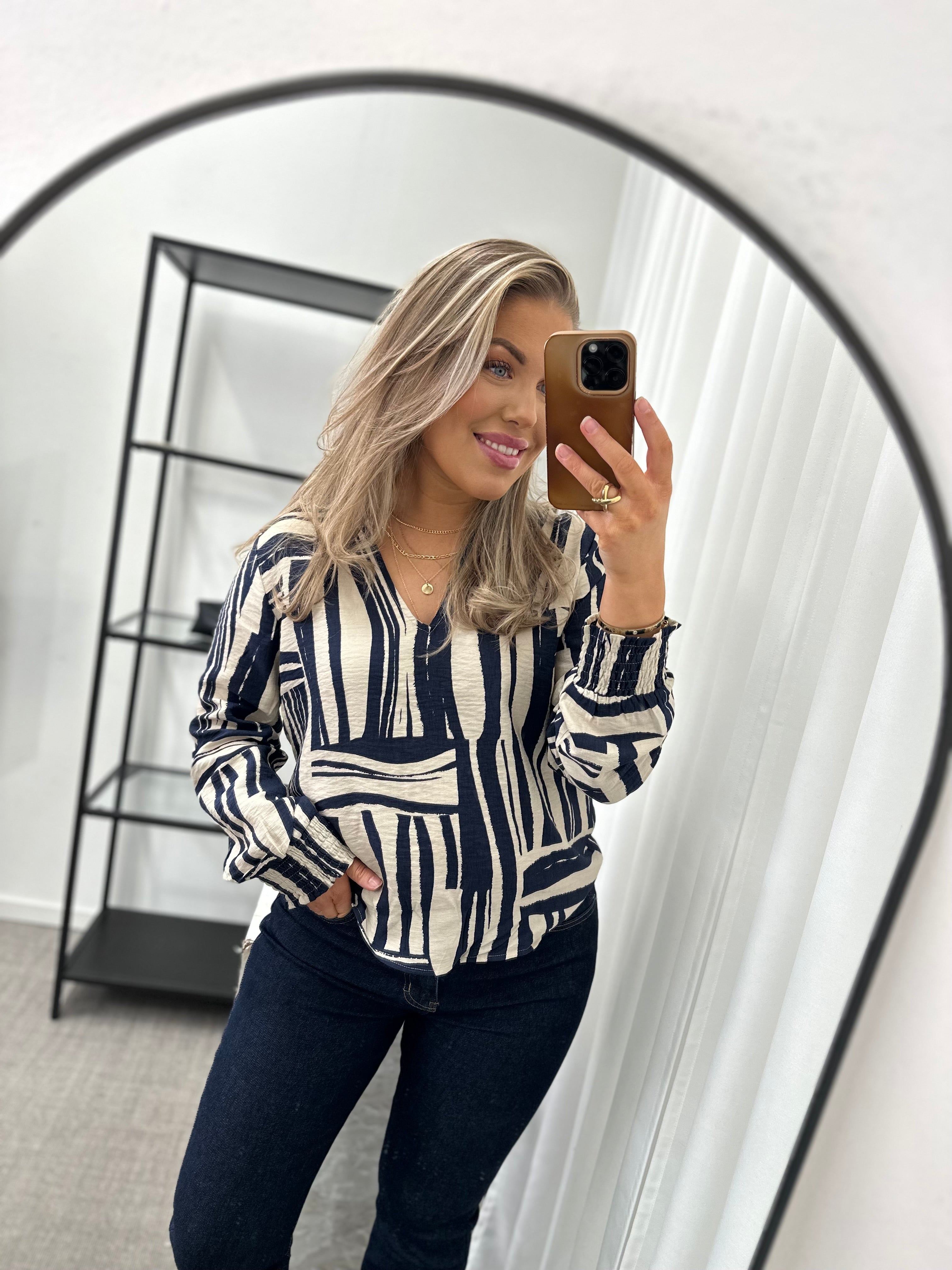 JDY - PEPPER L/S V-NECK SMOCK TOP - SILVER LINING/04-08-25 N