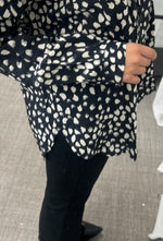 Ladda upp bild till gallerivisning, JDY - TROYA LIFE SHIRT - BLACK

