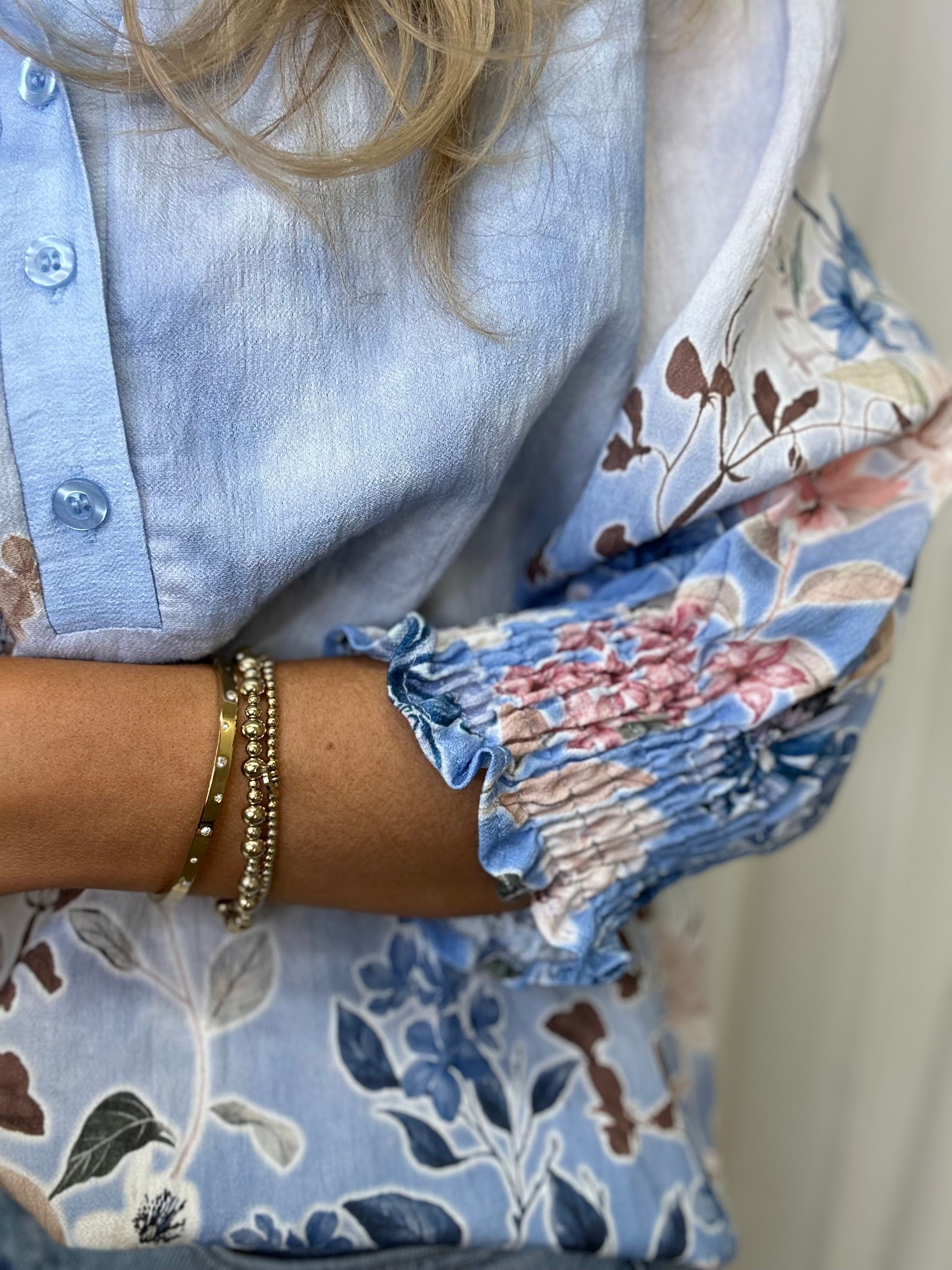 MOONDUST - BELLA FLOWER SPRING BLOUSE - SOFT BLUE