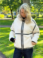 Ladda upp bild till gallerivisning, ONLY - PARIS TEDDY JACKET - WHITE SAND/BLACK
