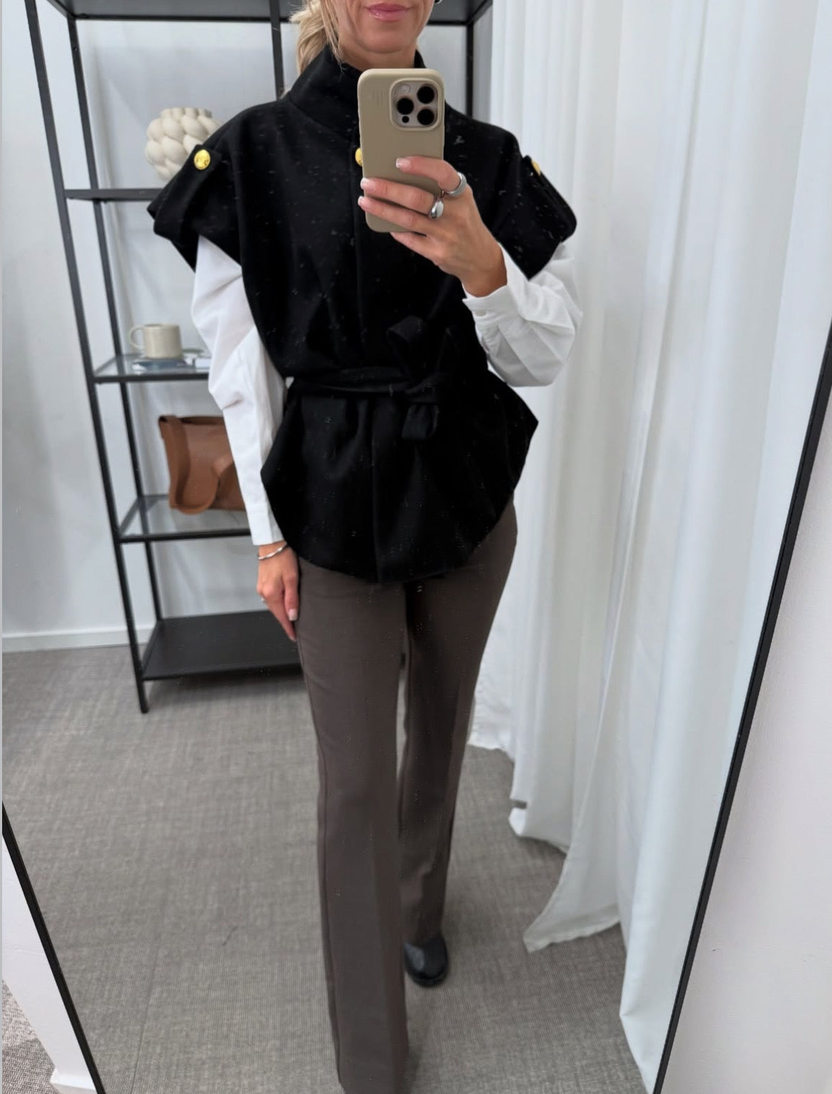 COSY HOUSE - VÄST - SVART