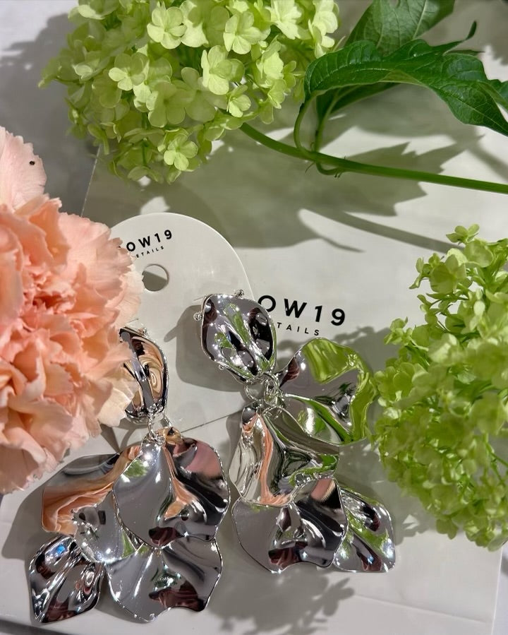 BOW19 DETAILS - LEAF EARRINGS - METALLIC SILVER