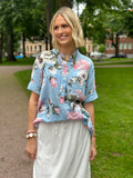 JÖRLEVIK - FLOWER BLUSE - BLÅ