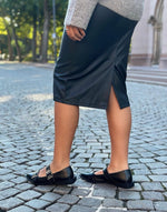 Ladda upp bild till gallerivisning, JDY - SOYA MIDI PU SKIRT - BLACK
