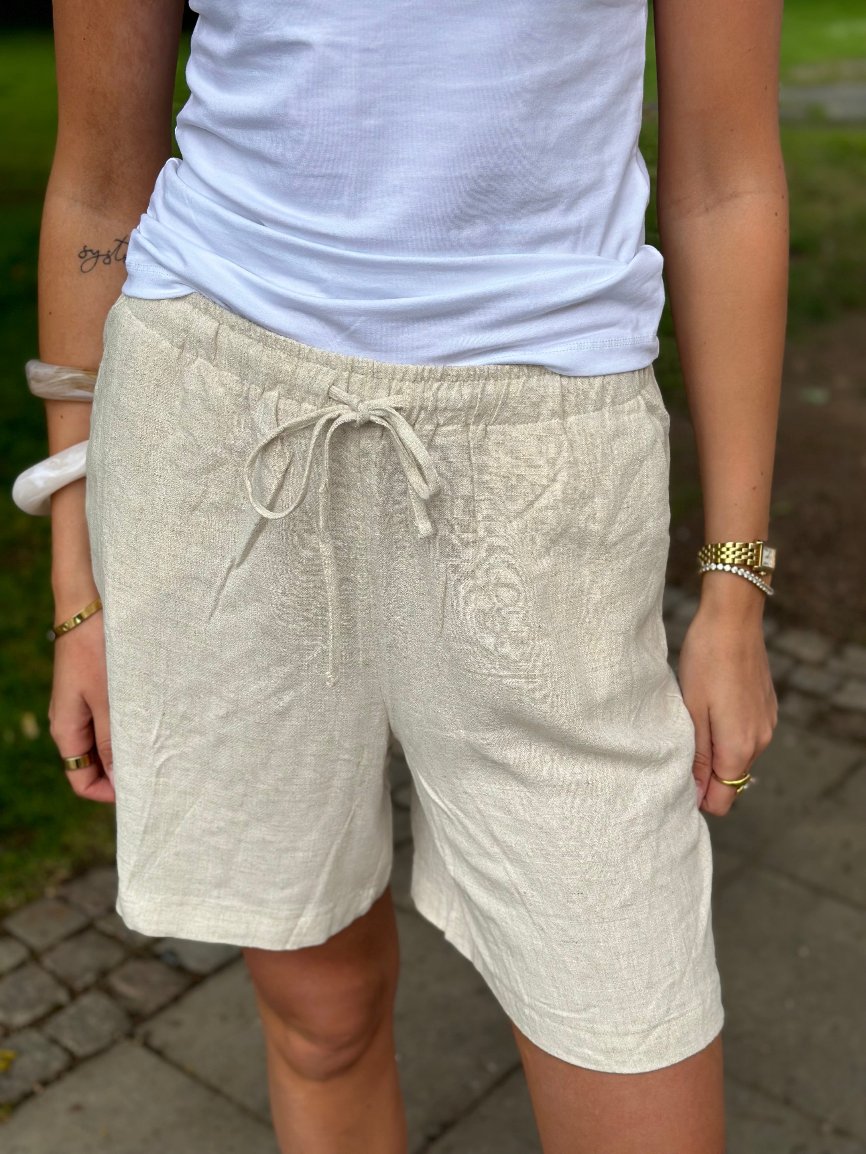 ONLY - SIESTA MW PULL-UP SHORTS - MOONBEAM