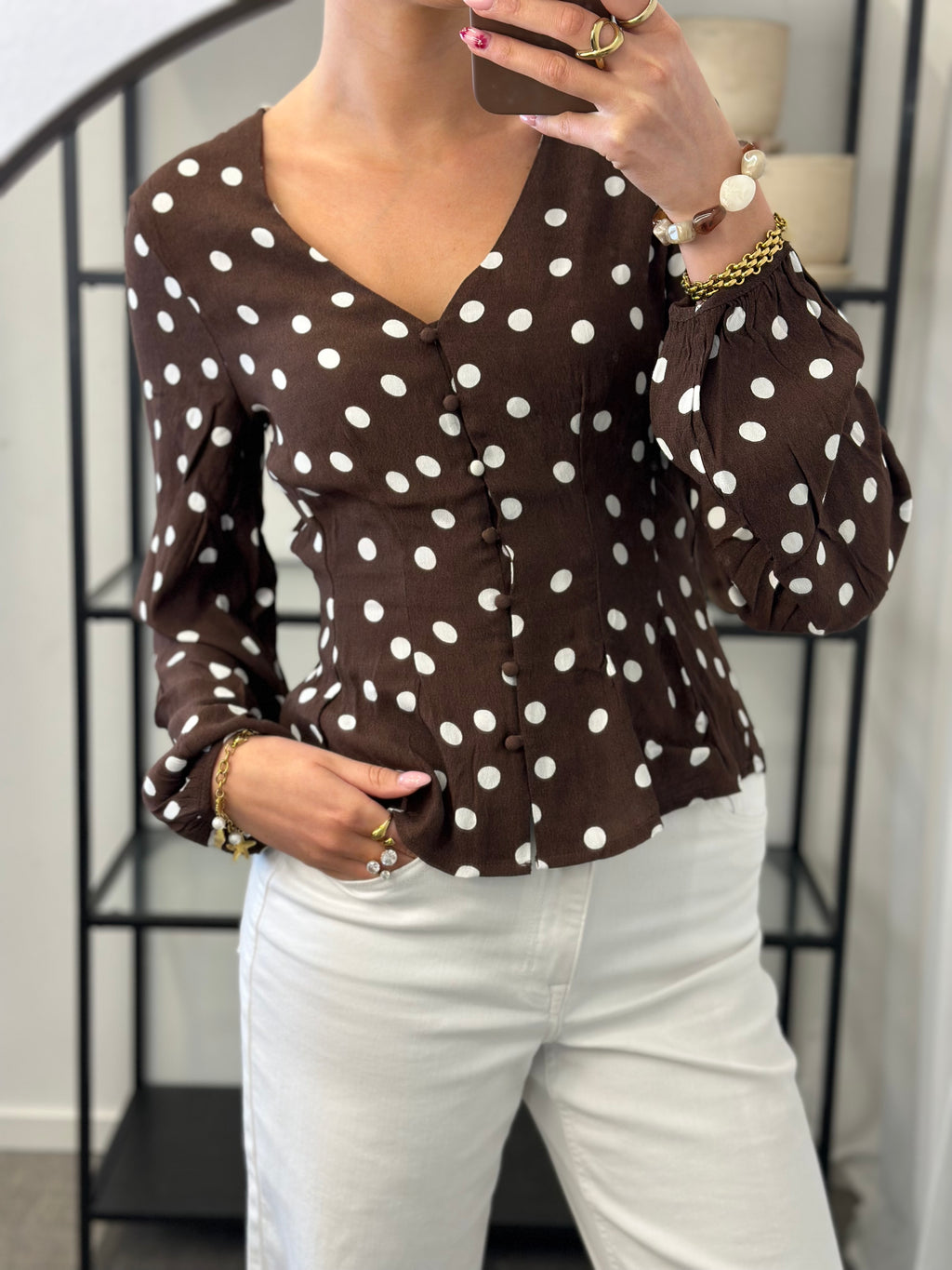 VEROMODA - ELISA L/SV-NECK BUTTON TOP - CHOCOLATE/SNOW WHITE
