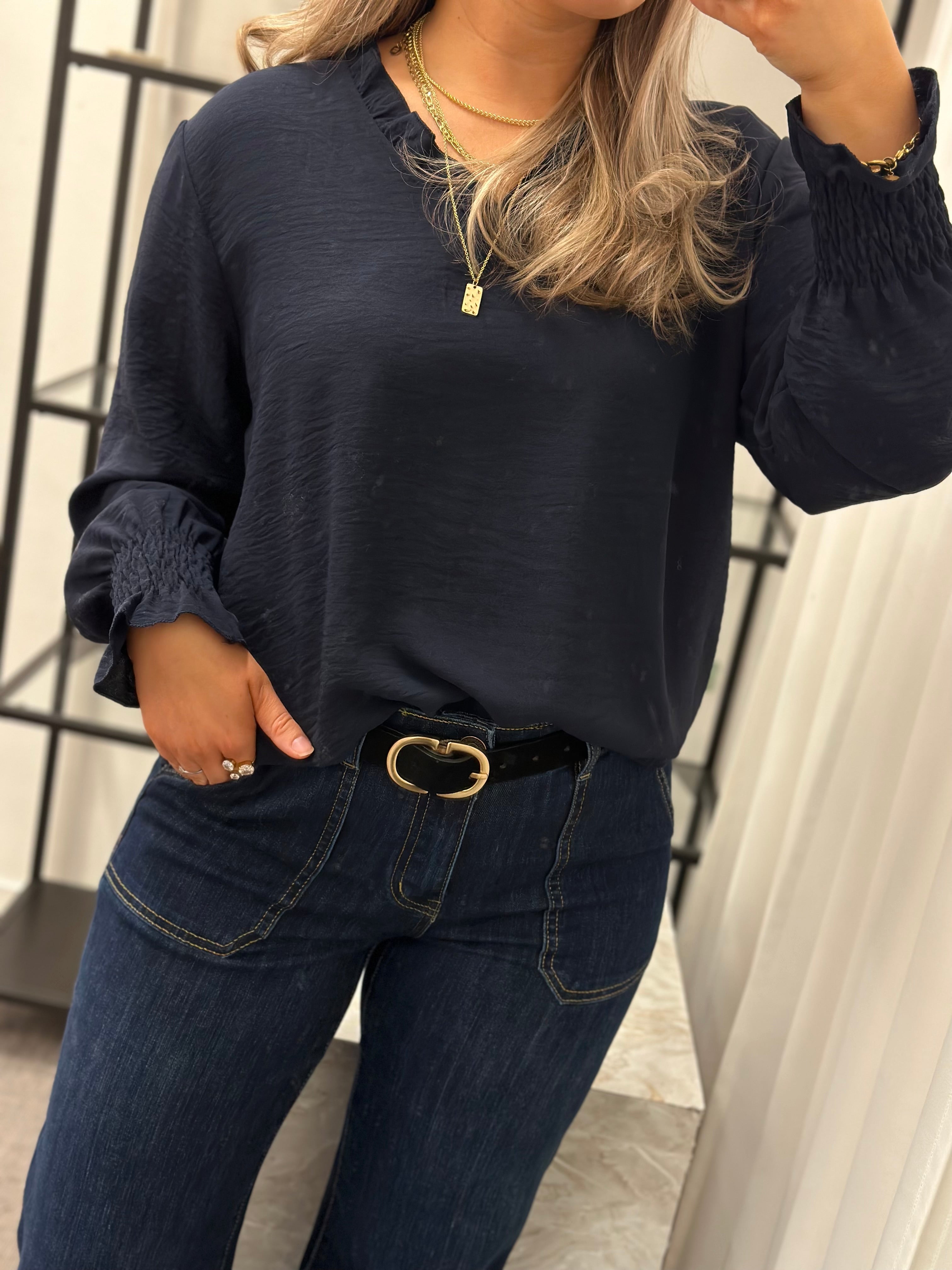 JÖRLEVIK - BLUS MED VOLANG/SMOCKNING - MARINBLÅ