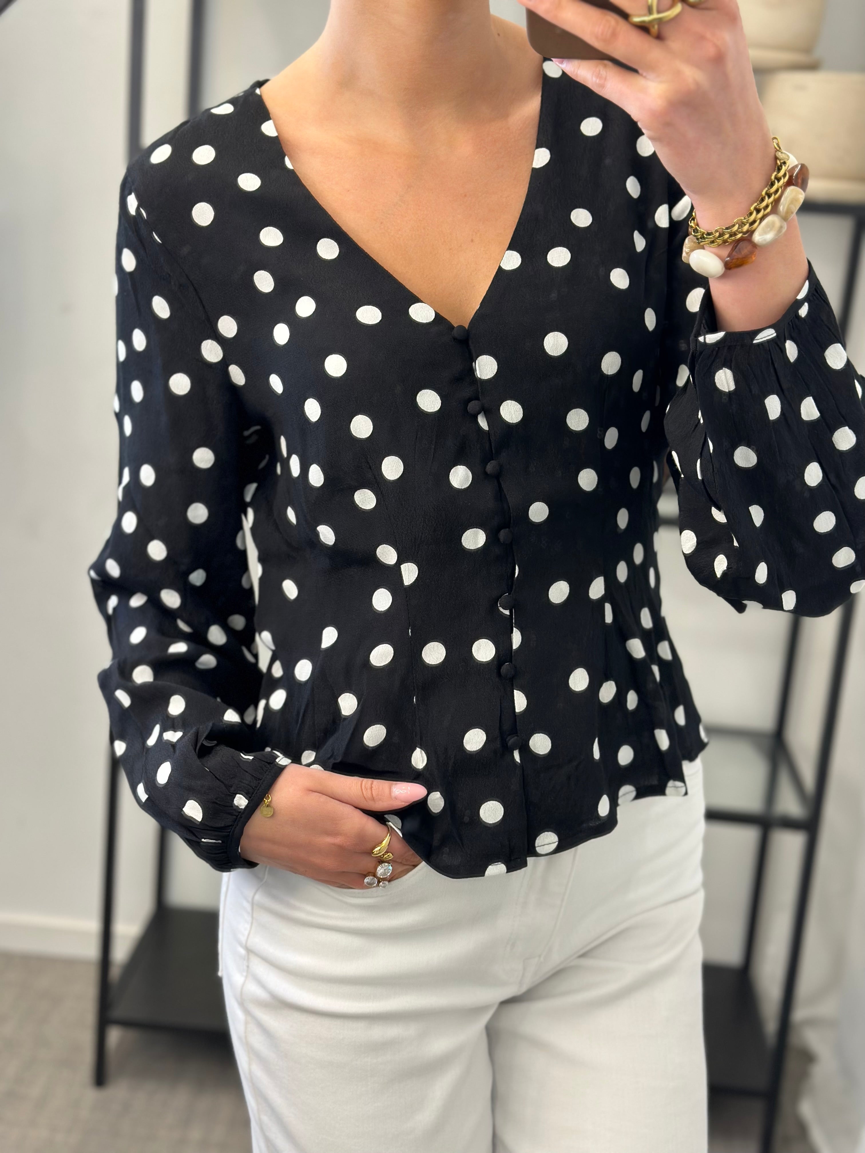 VEROMODA - ELISA L/SV-NECK BUTTON TOP - BLACK/ SNOW WHITE