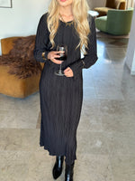 Ladda upp bild till gallerivisning, ONLY - PERY L/S LONG DRESS BOST NECK - BLACK
