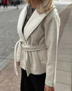 Ladda upp bild till gallerivisning, VERO MODA - ANNE BERGEN JACKET - OATMEAL/MELANGE

