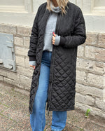 Ladda upp bild till gallerivisning, ONLY - JESSICA QUILTED COAT X-LONG - BLACK
