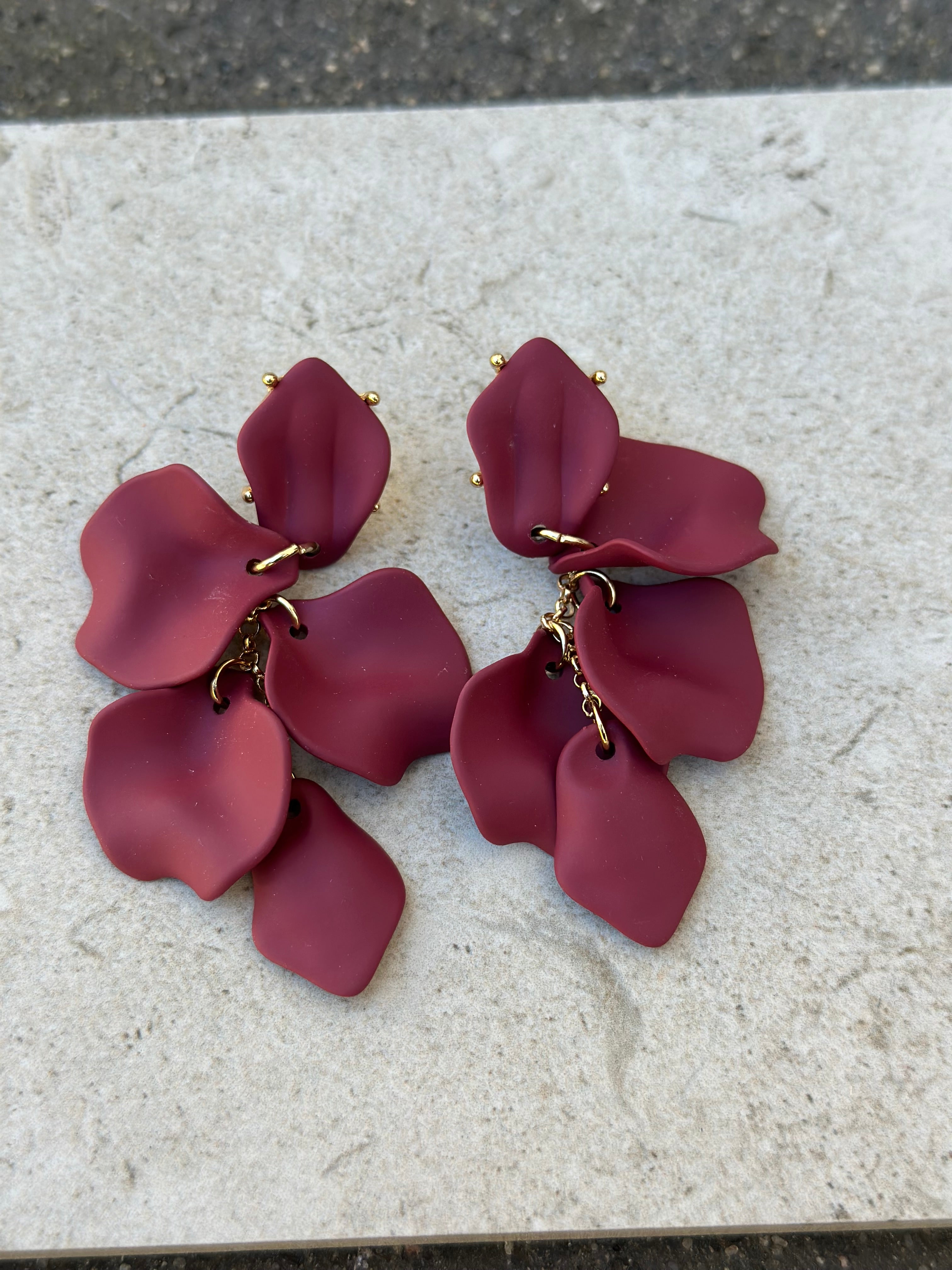 BOW19DETAILS - LEAF EARRINGS - MAT BURGUNDY