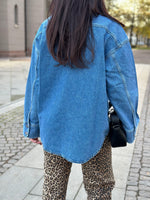 Ladda upp bild till gallerivisning, ONLY - SOPHIE L/S OVERSIZED JKT - MEDIUM BLUE DENIM
