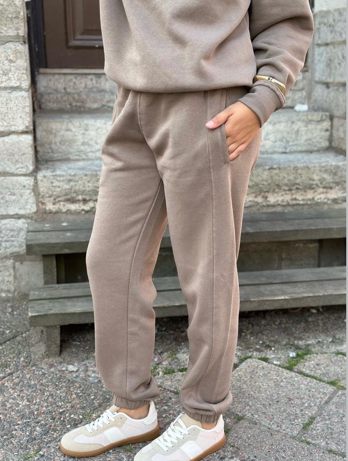 LEVETE ROOM - NUKA SWEATPANT - SAND BROWN