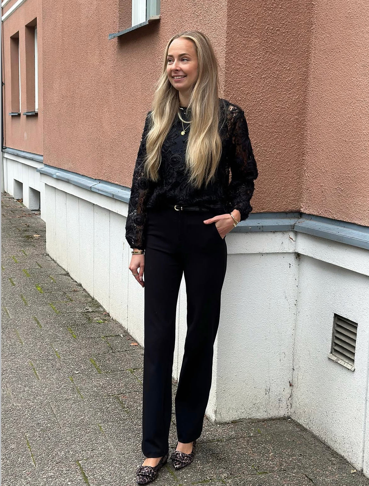MARTA - BLOMMIG BLUS 7688 - BLACK