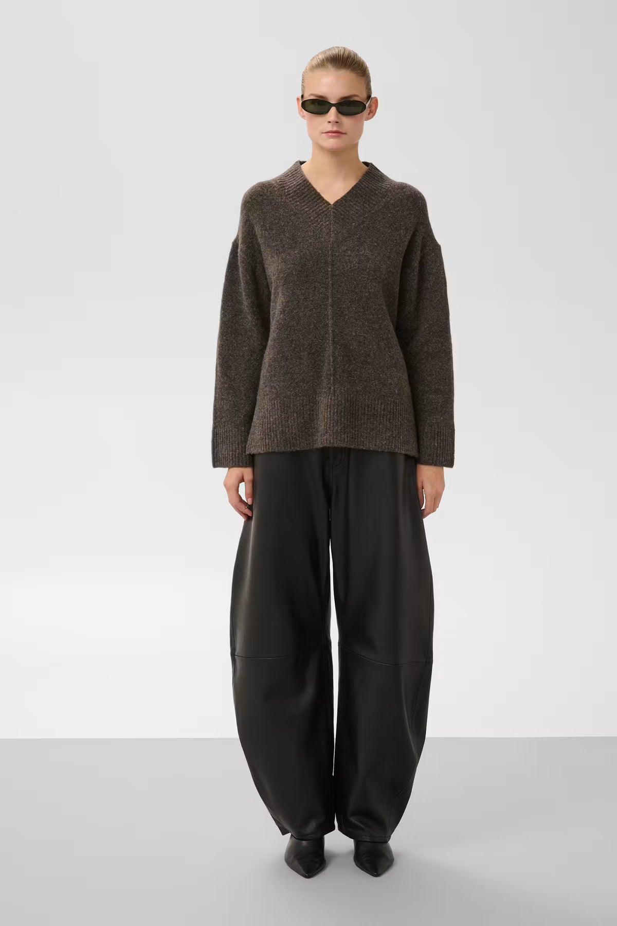 SOAKED - BEAN V-NECK PULLOVER - CHOCOLATE BROWN MELANGE