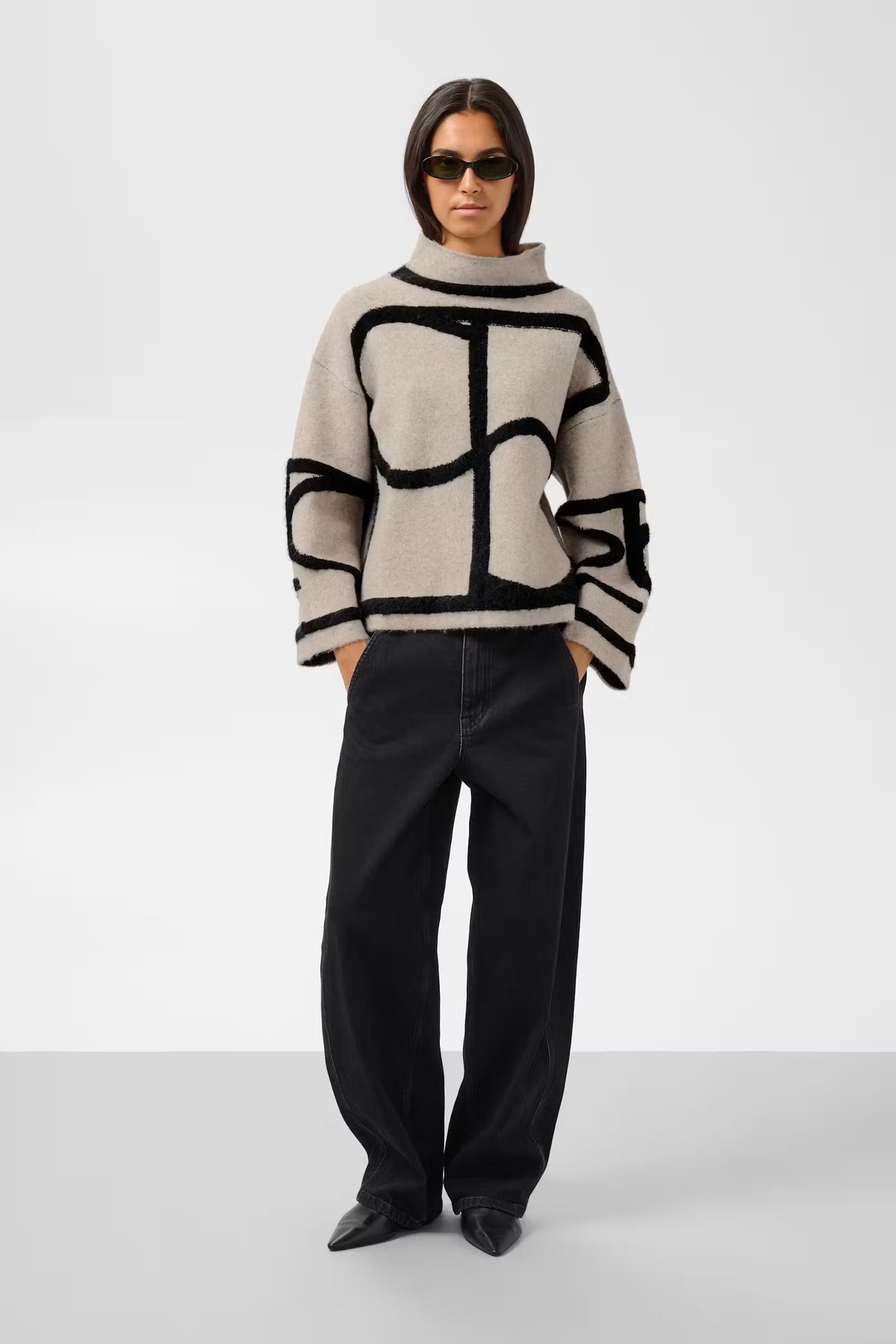 SOAKED - SOREA MONO PULLOVER 30408778 - BEIGE / BLACK MONOGRAM
