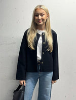 Ladda upp bild till gallerivisning, ONLY - ELBA LIFE SCARF JACKET - BLACK/W.ROSE LIN
