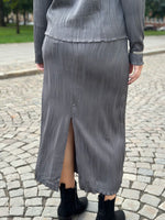 Ladda upp bild till gallerivisning, PIECES - NANNIKA HW MIDI SKIRT - MAGNET
