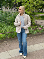 Ladda upp bild till gallerivisning, PIECES - SADIA TEDDY JACKET - SILVER GRAY
