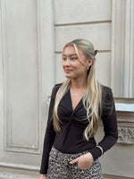 Ladda upp bild till gallerivisning, ONLY - LONE LIFE L/S KNOT TOP - CHOCOLATE TORTE
