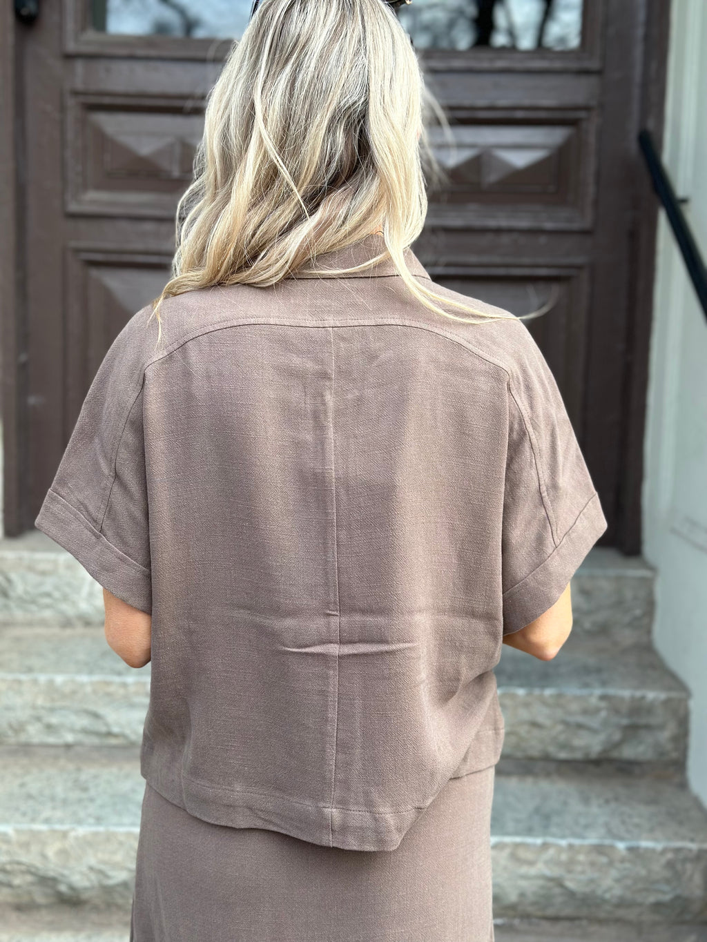 SELECTED FEMME - VIVA SS CROPPED SUN SHIRT - CHOCOLATE CHIP