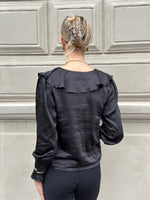 Ladda upp bild till gallerivisning, VEROMODA - BRA LS V-NECK FRILL BLOUSE - BLACK
