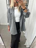Ladda upp bild till gallerivisning, PIECES - MAISIE LS DENIM SHIRT - GREY DENIM
