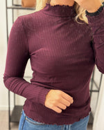 Ladda upp bild till gallerivisning, JDY - FRANSISKA L/S HIGHNECK TOP - WINETASTING
