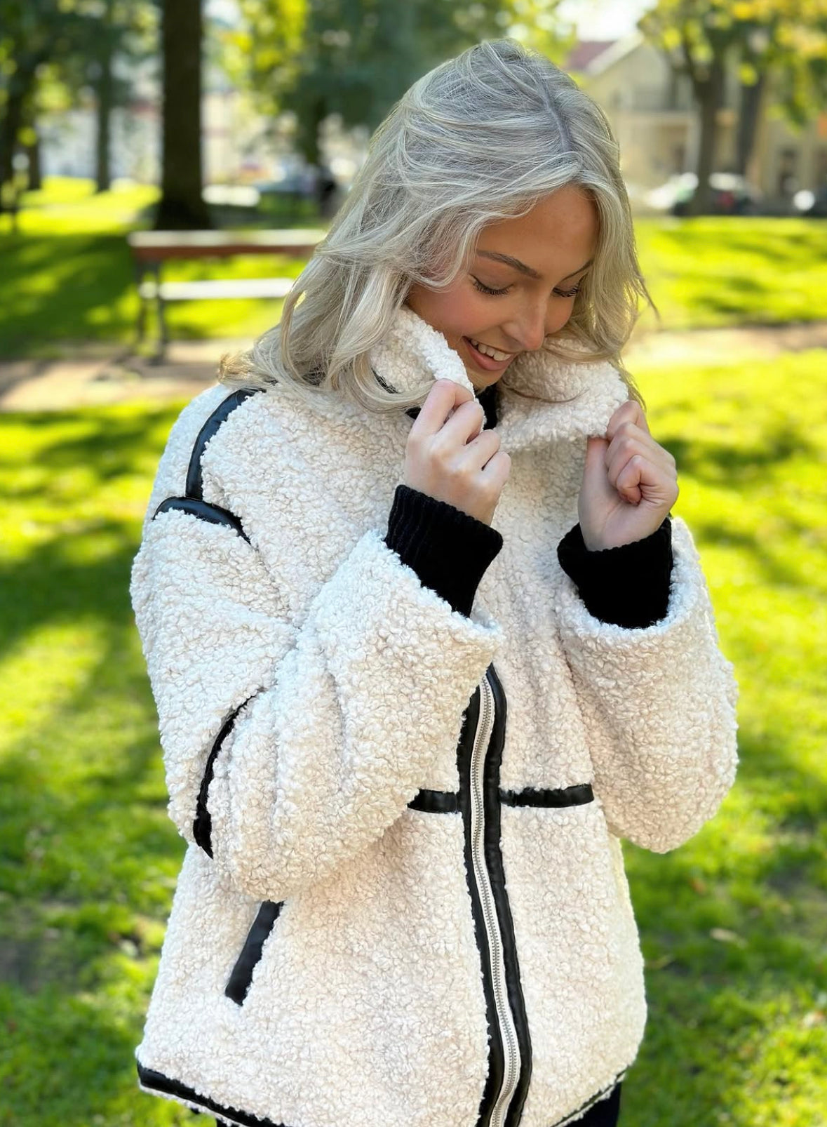 ONLY - PARIS TEDDY JACKET - WHITE SAND/BLACK