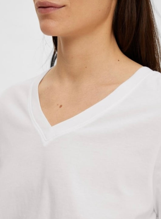 SELECTED FEMME - ESSENTIAL SS V-NECK TEE - WHITE