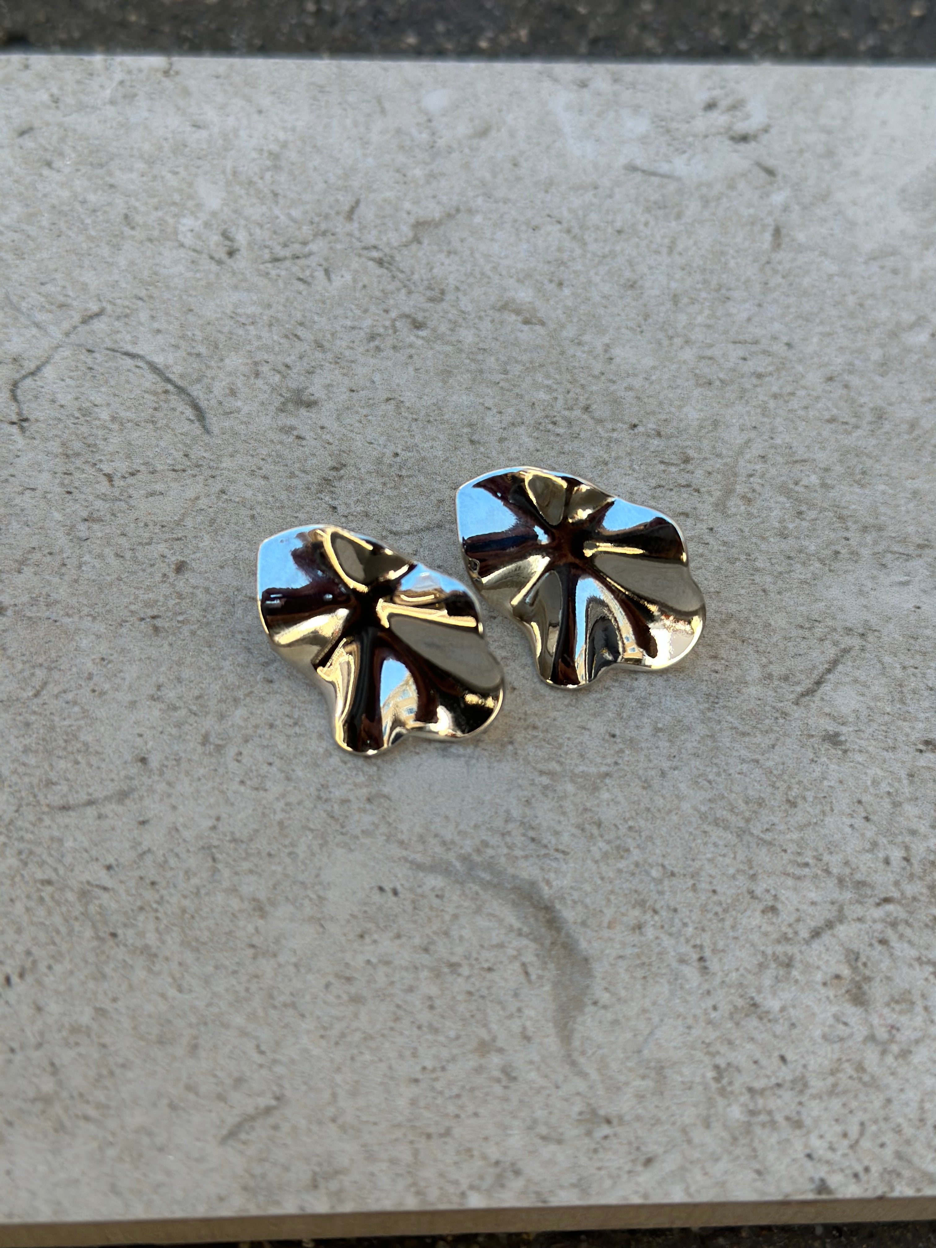 BOW19DETAILS - LIP EARRINGS SMALL - SILVER