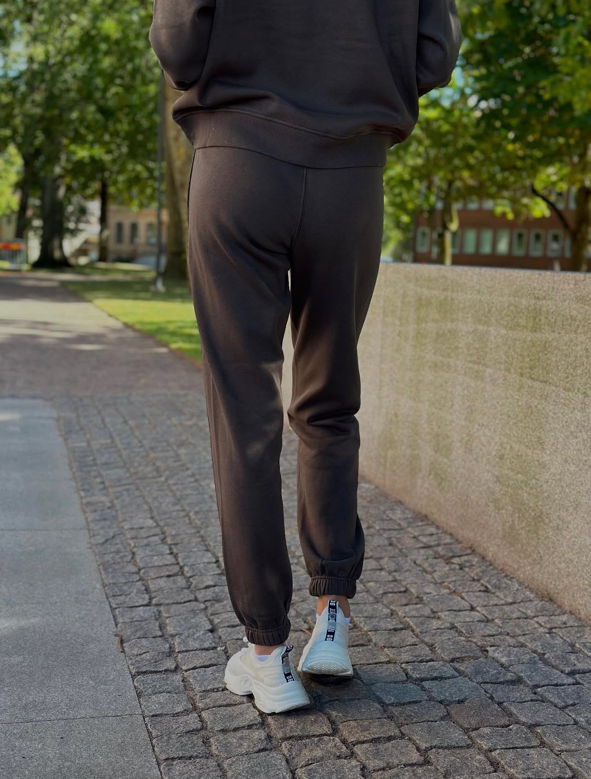 LEVETÉ ROOM - LR-NUKA SWEATPANT - BROWN
