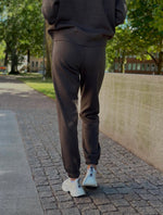 Ladda upp bild till gallerivisning, LEVETÉ ROOM - LR-NUKA SWEATPANT - BROWN
