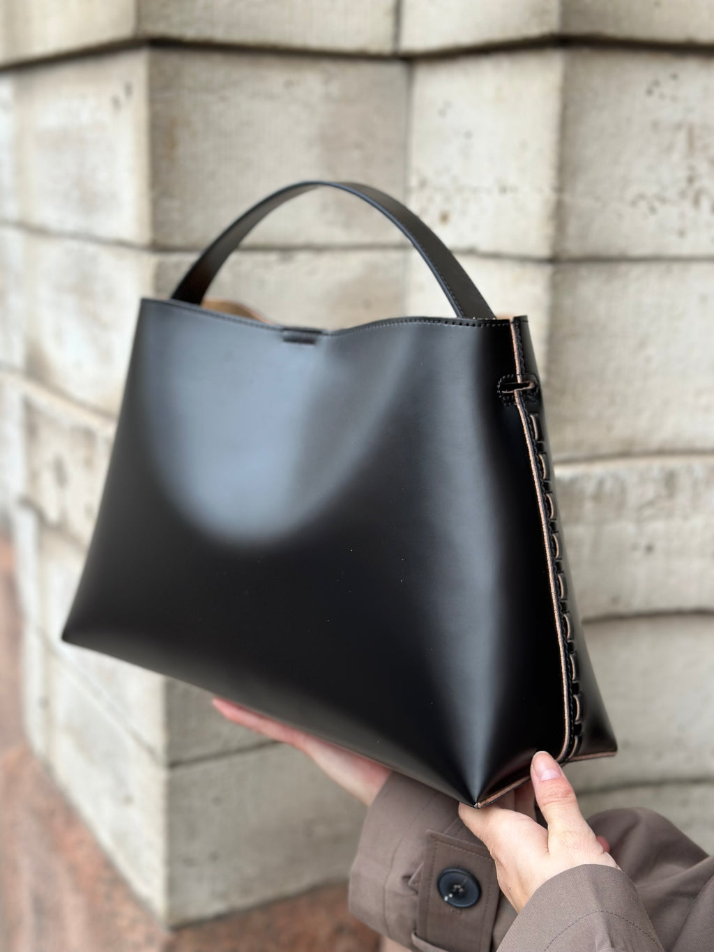 SELECTED FEMME - STELLA MEDIUM LEATHER BAG - BLACK