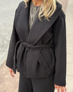 Ladda upp bild till gallerivisning, VERO MODA - ANNE BERGEN JACKET - BLACK
