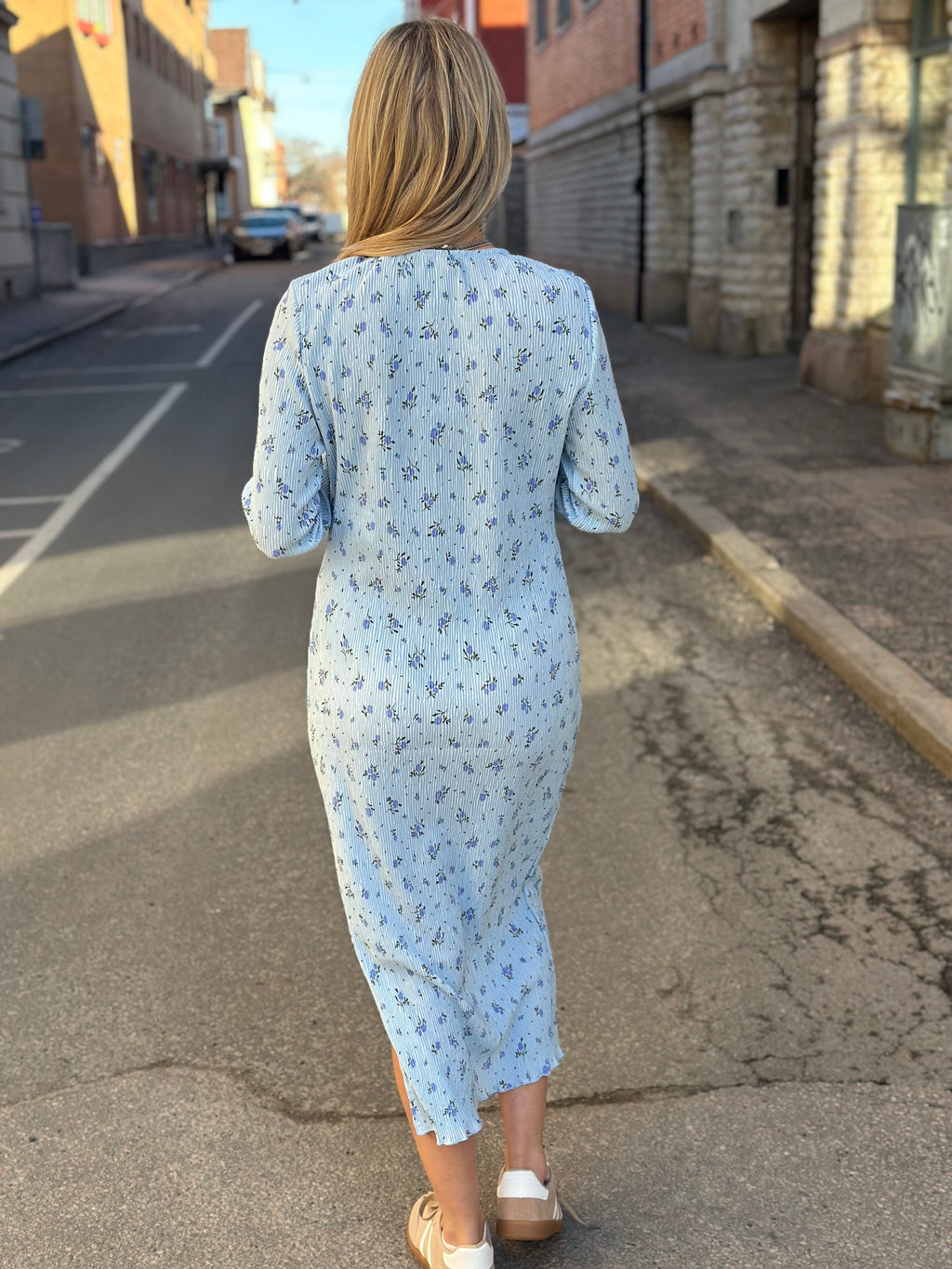PIECES - FLORA LS MIDI DRESS - CASHMERE BLUE/FLOWER
