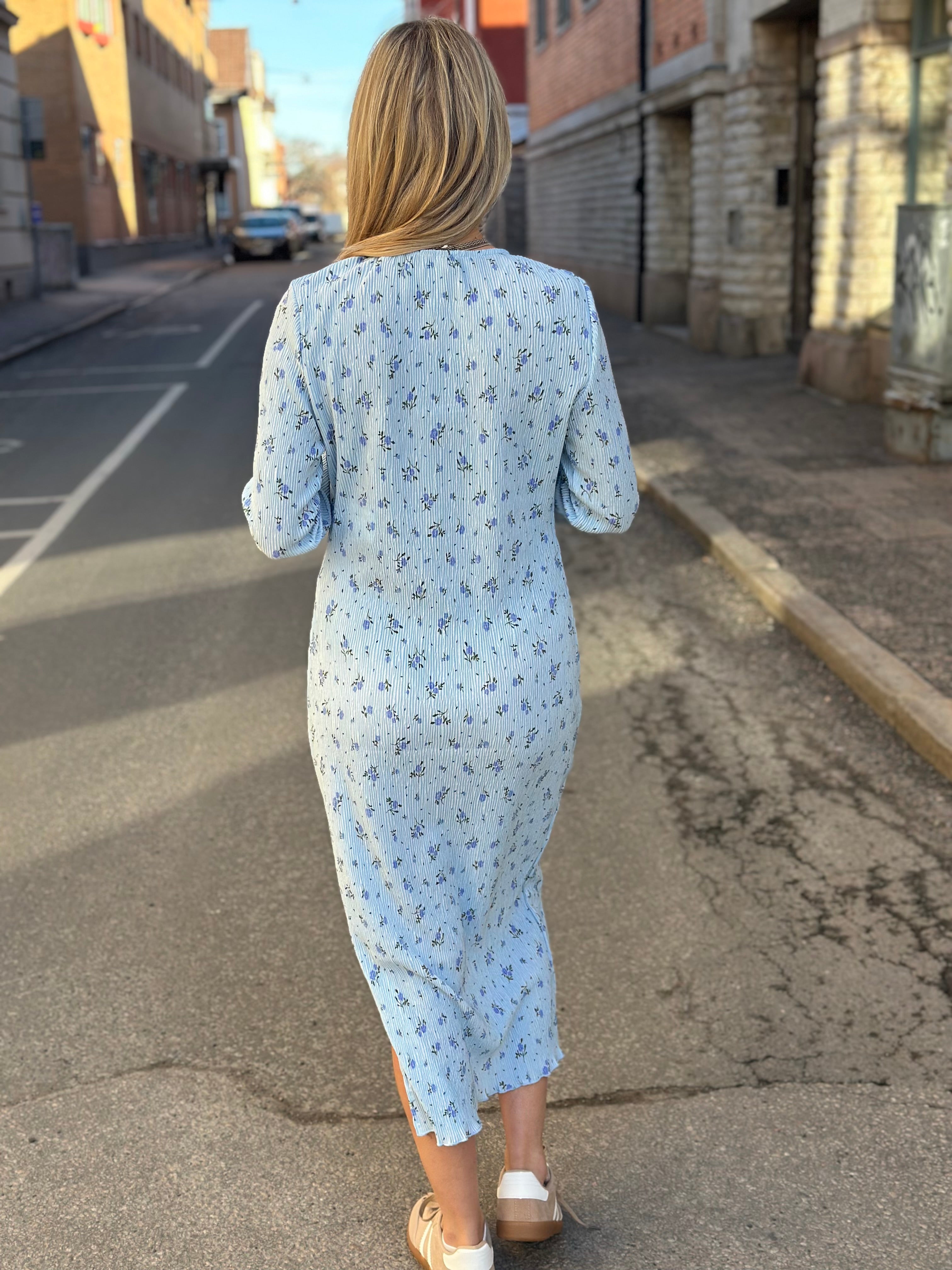 PIECES - FLORA LS MIDI DRESS - CASHMERE BLUE/FLOWER