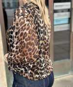 Ladda upp bild till gallerivisning, SOAKED - ZAKIRA AMILY BLOUSE - LEOPARD PATTERN
