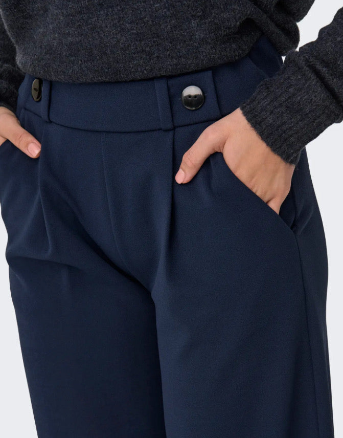 JDY - GEGGO NEW ANCLE PANTS - BLACK IRIS/ BLACK BUT