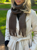 Ladda upp bild till gallerivisning, PIECES - JINNY NARROW SCARF - HOT FUDGE
