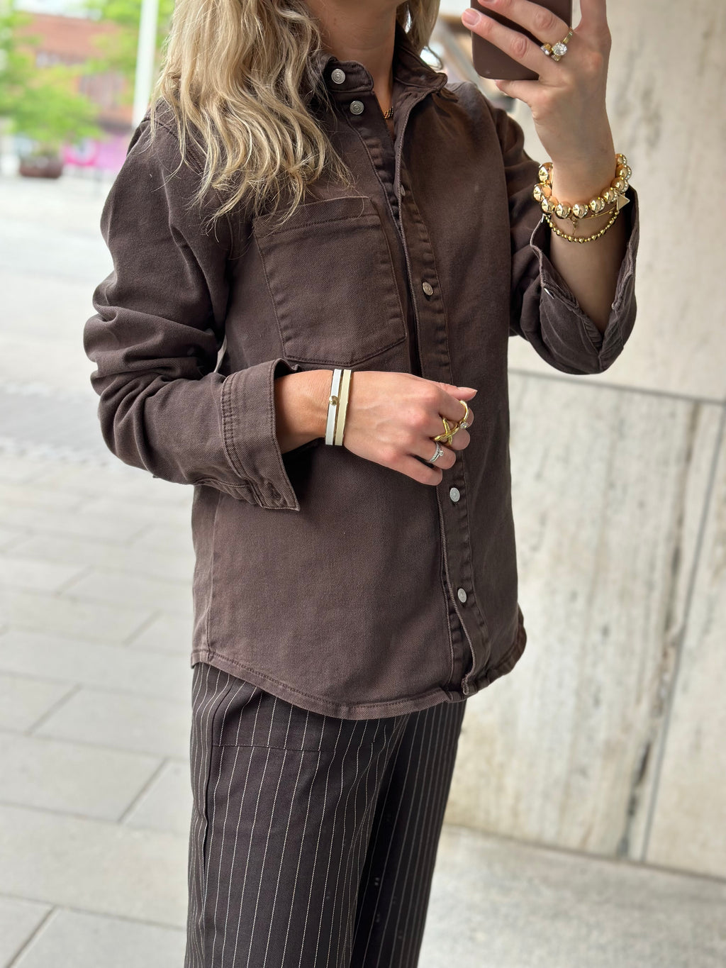 PIECES - SILKE LS SHIRT - HOT FUDGE