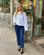 Ladda upp bild till gallerivisning, COSY HOUSE - FLARED JEANS - DARK BLUE DENIM
