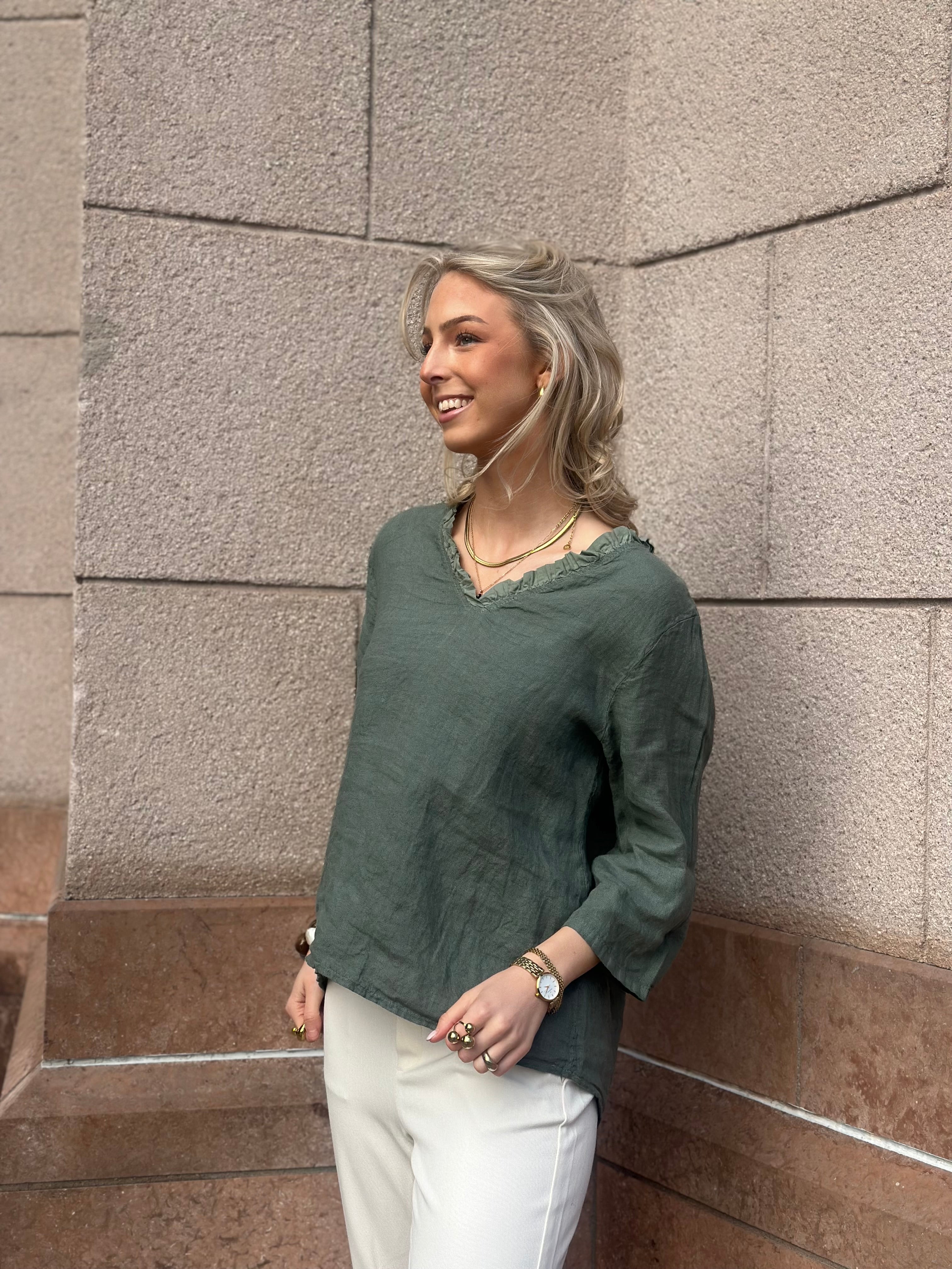 JÖRLEVIK - LINNEBLUS MED VOLANG - GRÖN