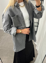 Ladda upp bild till gallerivisning, PIECES - MAISIE LS DENIM SHIRT - GREY DENIM
